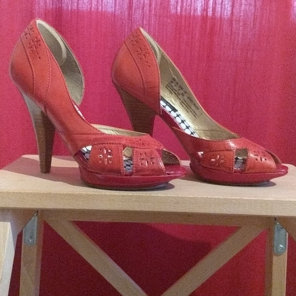 Red peep heels - Picture 2 of 8